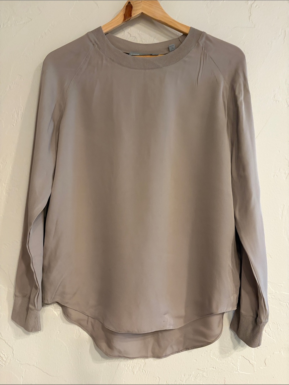 Vince Women's Taupe Long-Sleeve silk Crewneck Top XS